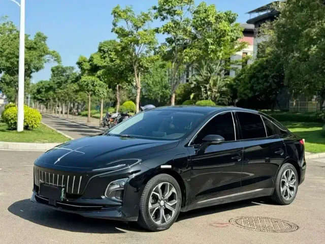 Фотография автомобиля — Hongqi E-QM5