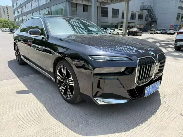 BMW 7 Series — Фото автомобиля 3