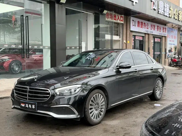 Mercedes-Benz E-Class — Фото автомобиля 3