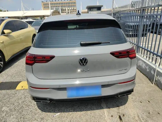 Volkswagen Golf — Фото автомобиля 5