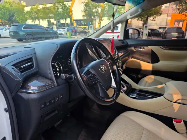 Toyota Vellfire — Фото автомобиля 10