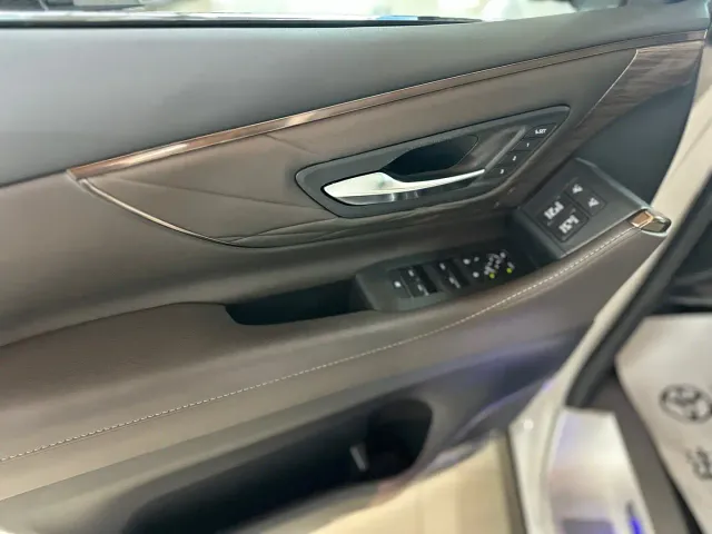 Toyota Alphard — Фото автомобиля 13