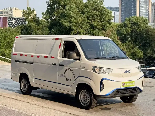 JAC Motors Blue Cat — Фото автомобиля 3