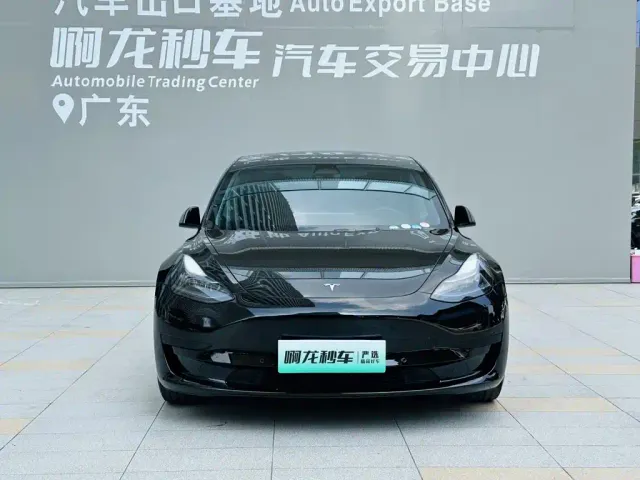Tesla Model 3 — Фото автомобиля 2