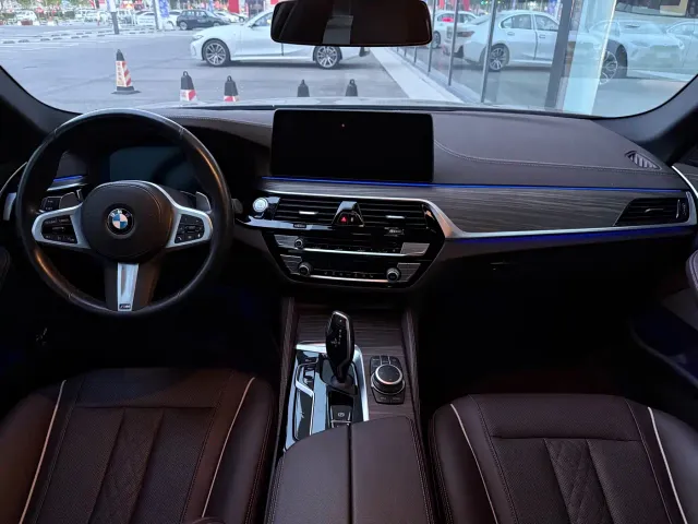 BMW 5 Series — Фото автомобиля 5