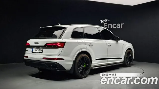 Audi Q7 — Фото автомобиля 2