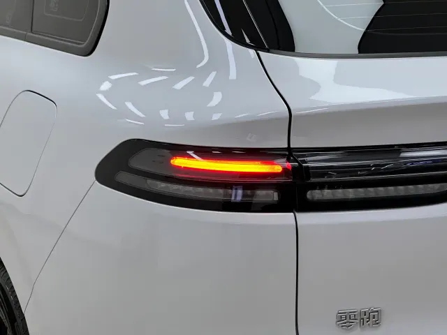 Leapmotor C10 — Фото автомобиля 9