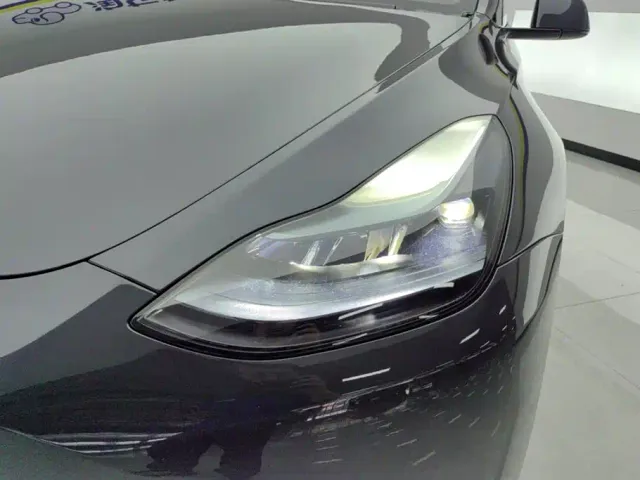 Tesla Model Y — Фото автомобиля 5