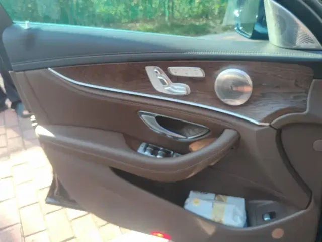 Mercedes-Benz E-Class — Фото автомобиля 7
