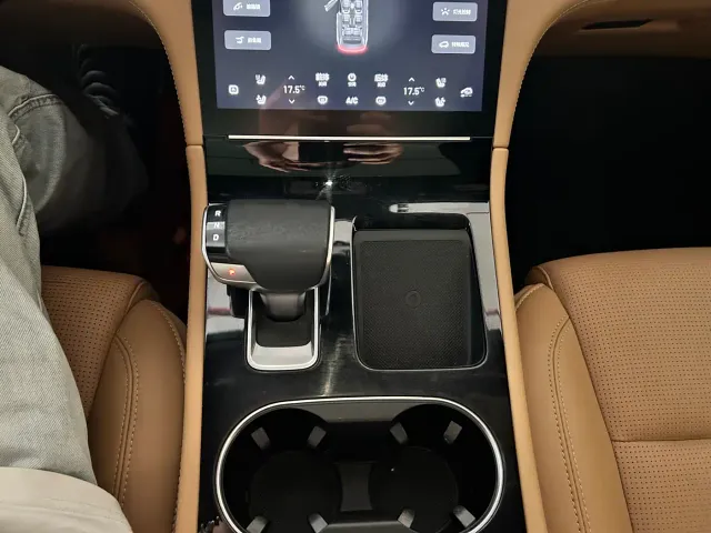 Li Auto ONE — Фото автомобиля 11