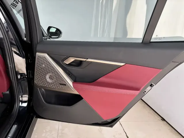 BMW BMW 5 Series 2025 530Li Premium M Sport Package — Фото автомобиля 24