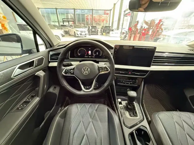 Volkswagen Tiguan L — Фото автомобиля 5