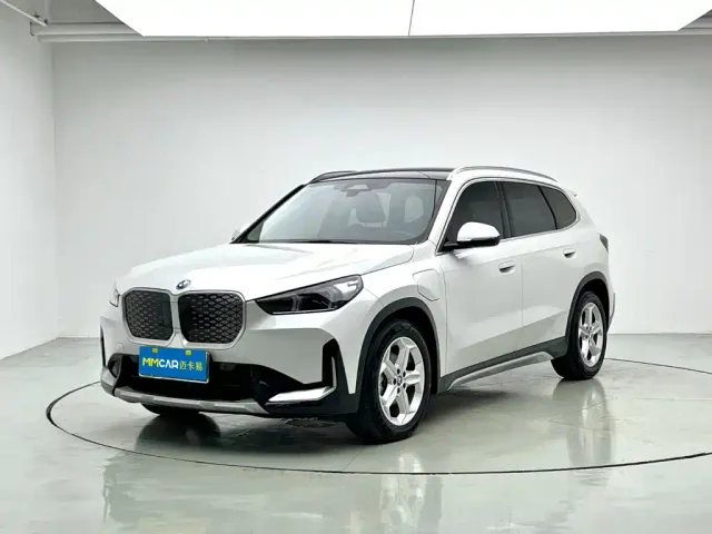 Фотография автомобиля — BMW iX1