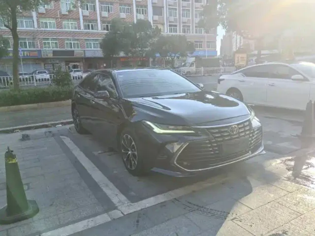 Toyota Avalon — Фото автомобиля 3