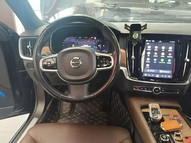 Volvo S90 — Фото автомобиля 10