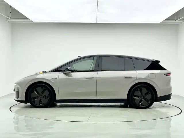 Li Auto i6 — Фото автомобиля 16