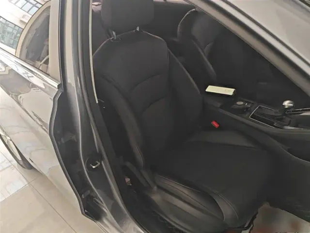 Roewe i5 — Фото автомобиля 24