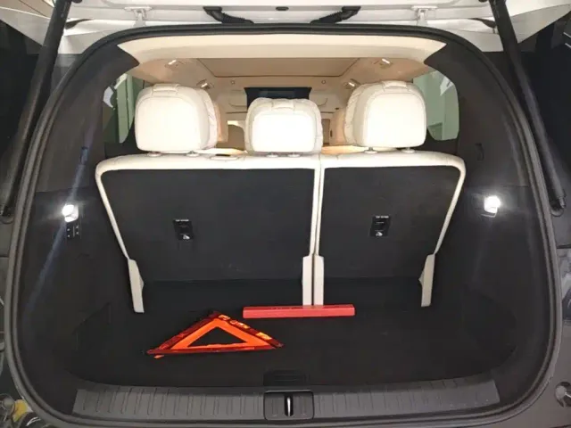 Li Auto MEGA — Фото автомобиля 18