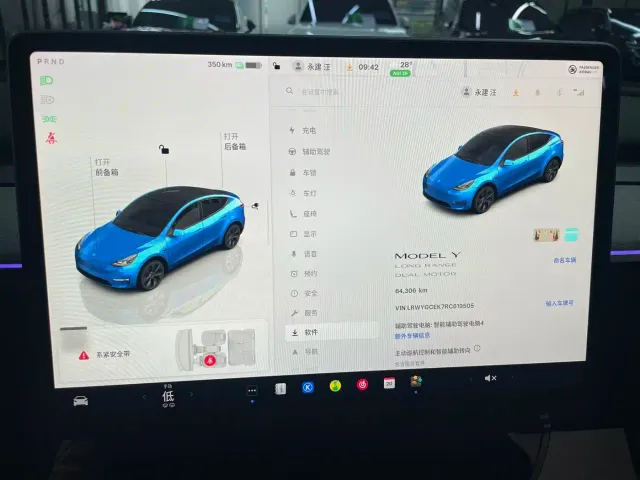 Tesla Model Y — Фото автомобиля 17