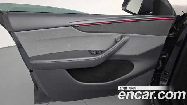 Tesla Model Y — Фото автомобиля 6