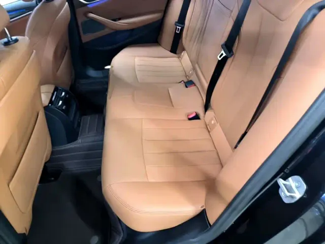 BMW 5 Series — Фото автомобиля 16