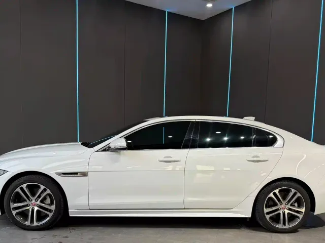 Jaguar XEL — Фото автомобиля 5