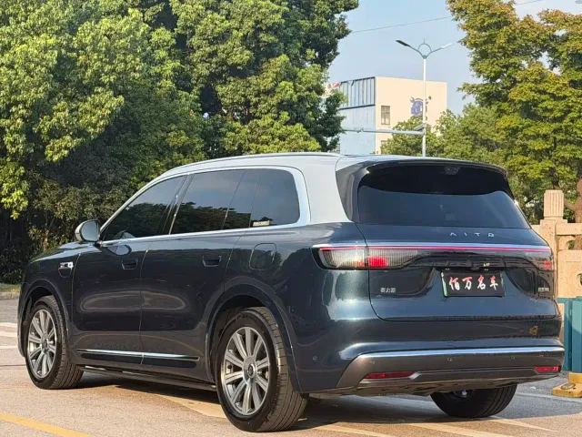 Aito M8 — Фото автомобиля 4