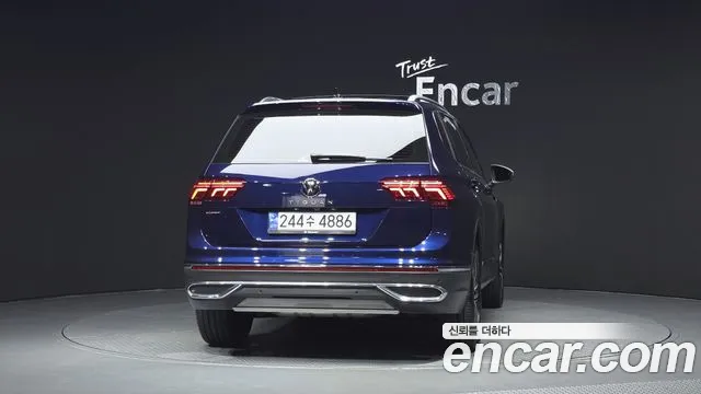Volkswagen Tiguan — Фото автомобиля 3