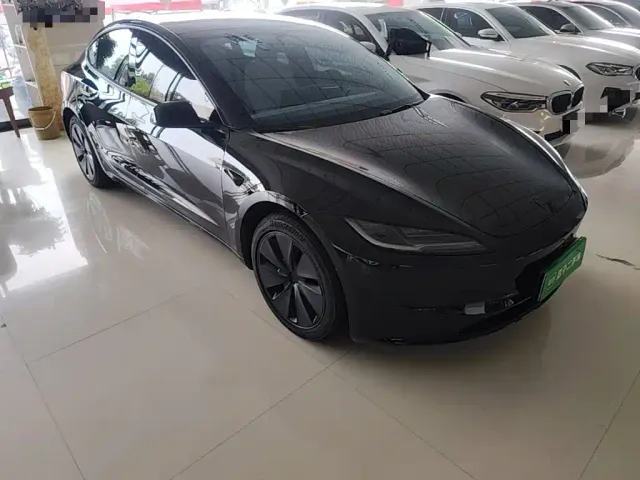 Tesla Model 3 — Фото автомобиля 3