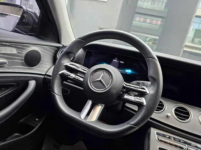 Mercedes-Benz E-Class — Фото автомобиля 12