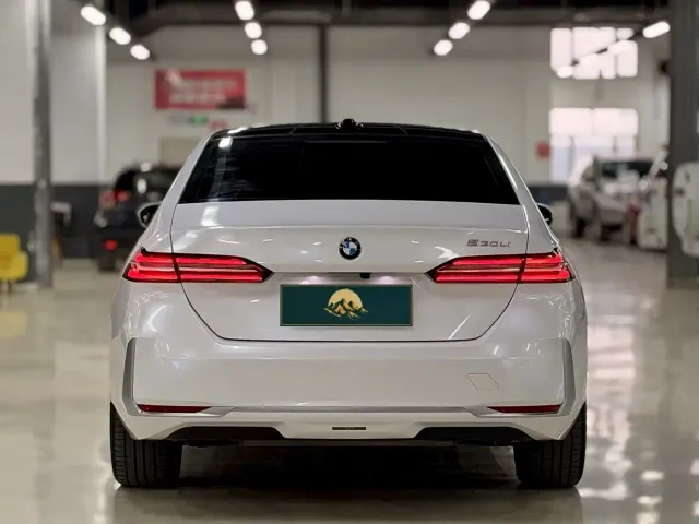 BMW 5 Series — Фото автомобиля 5