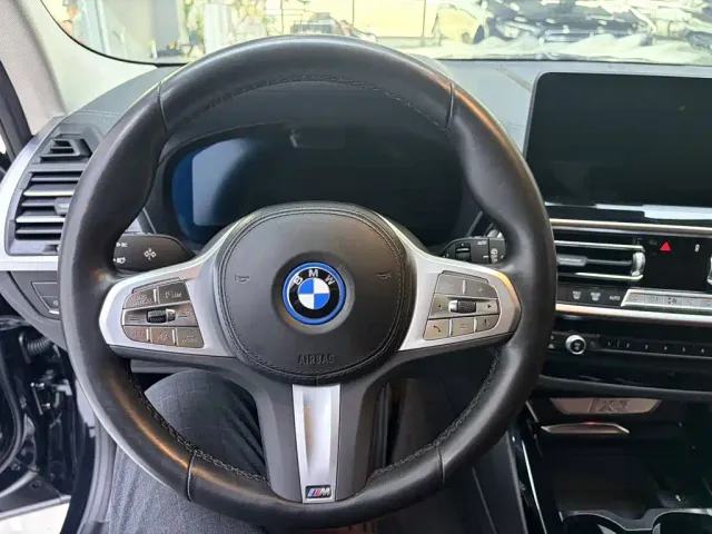 BMW iX3 — Фото автомобиля 10