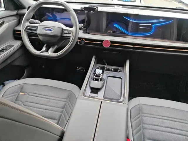 Ford Edge — Фото автомобиля 16