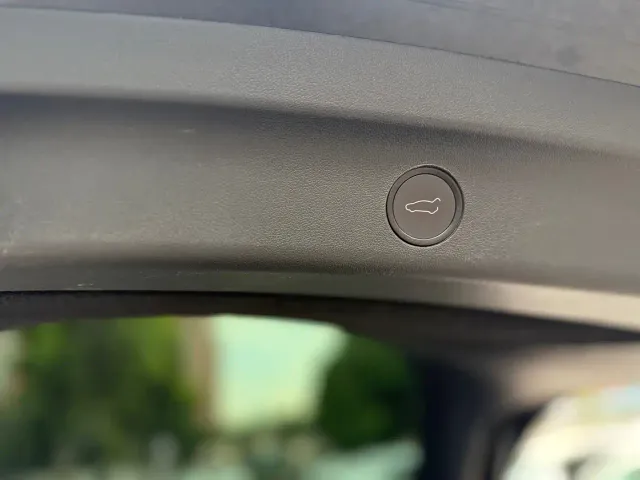 Tesla Model Y — Фото автомобиля 11