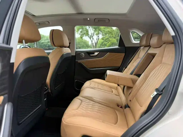 Hongqi HS5 — Фото автомобиля 16