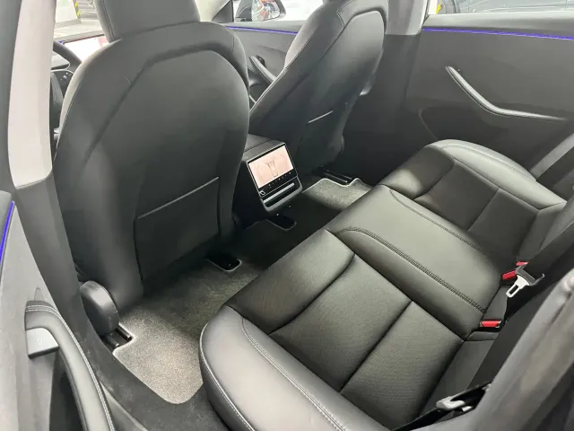 Tesla Model 3 — Фото автомобиля 9