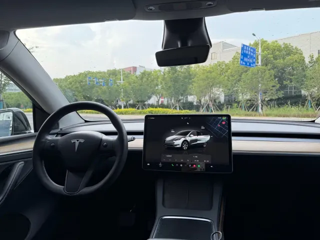 Tesla Model Y — Фото автомобиля 9