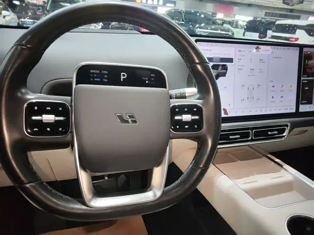 Li Auto L7 — Фото автомобиля 10