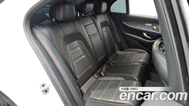 Mercedes-Benz E-Class — Фото автомобиля 30
