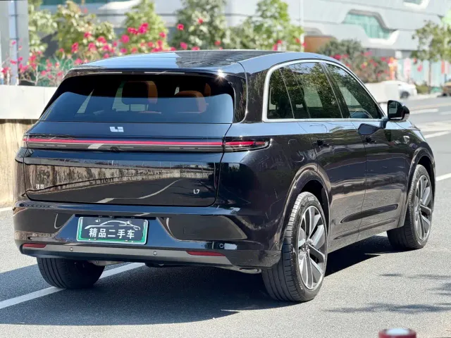 Li Auto L7 — Фото автомобиля 8