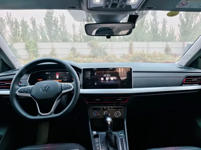 Volkswagen Lavida — Фото автомобиля 9
