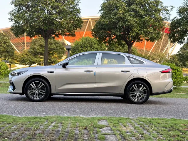 Geely Galaxy Stellar 6 — Фото автомобиля 30