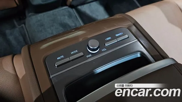 Hyundai Grandeur Grandeur (GN7) 2.5 Бензин 2WD — Фото автомобиля 25
