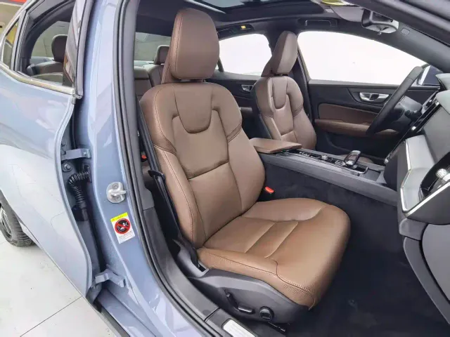 Volvo S60 — Фото автомобиля 7