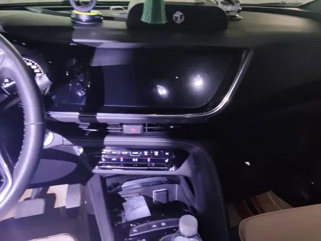 Buick Envision Plus — Фото автомобиля 13