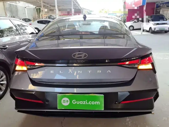 Hyundai Elantra — Фото автомобиля 5