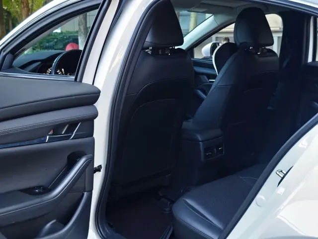 Mazda Axela — Фото автомобиля 18