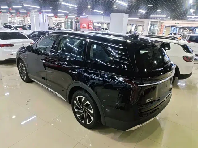 Hongqi HS7 PHEV — Фото автомобиля 4