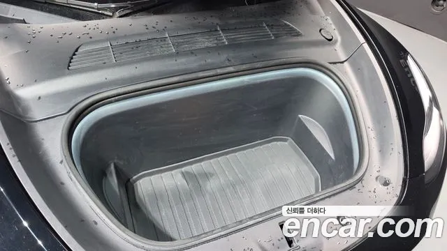 Tesla Model Y — Фото автомобиля 6