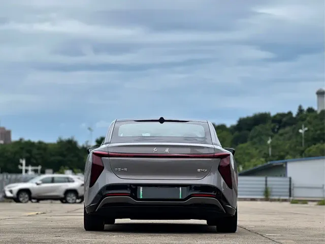 Hongqi EH7 — Фото автомобиля 8